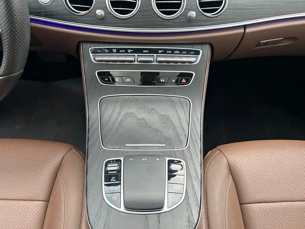 Mercedes-Benz E-Class — фото 18