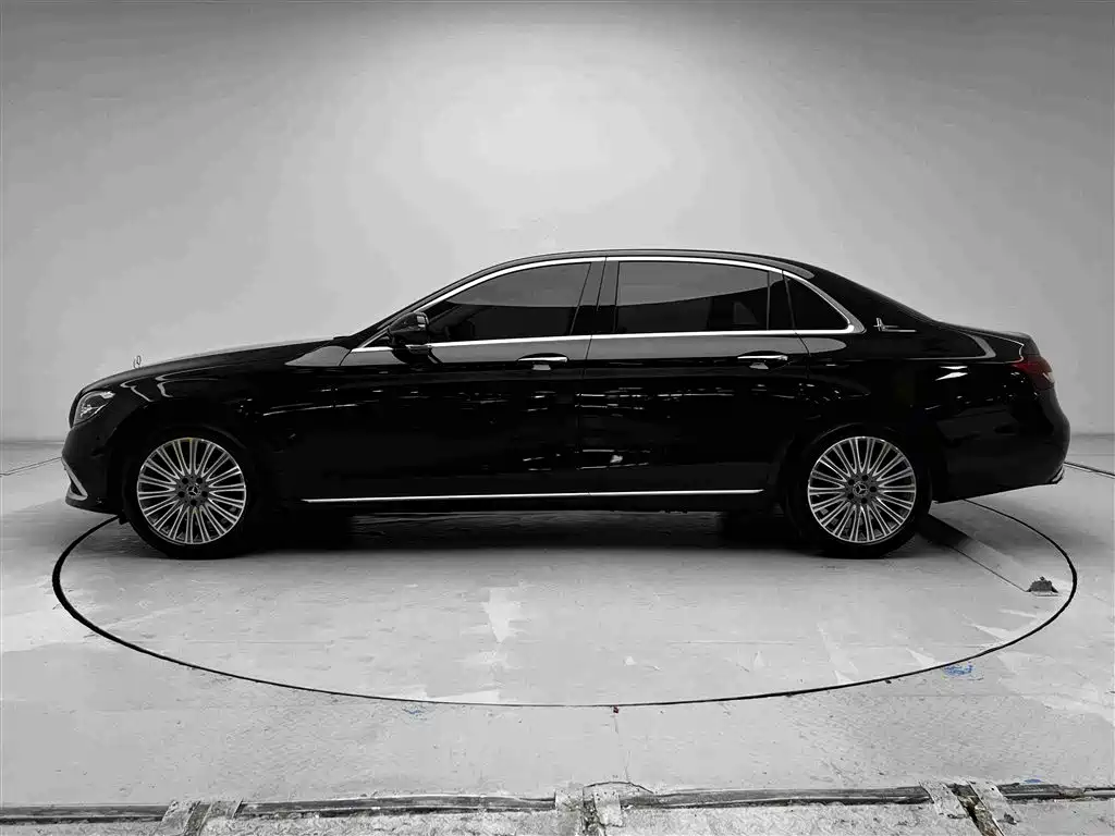 Mercedes-Benz E-Class — фото 18