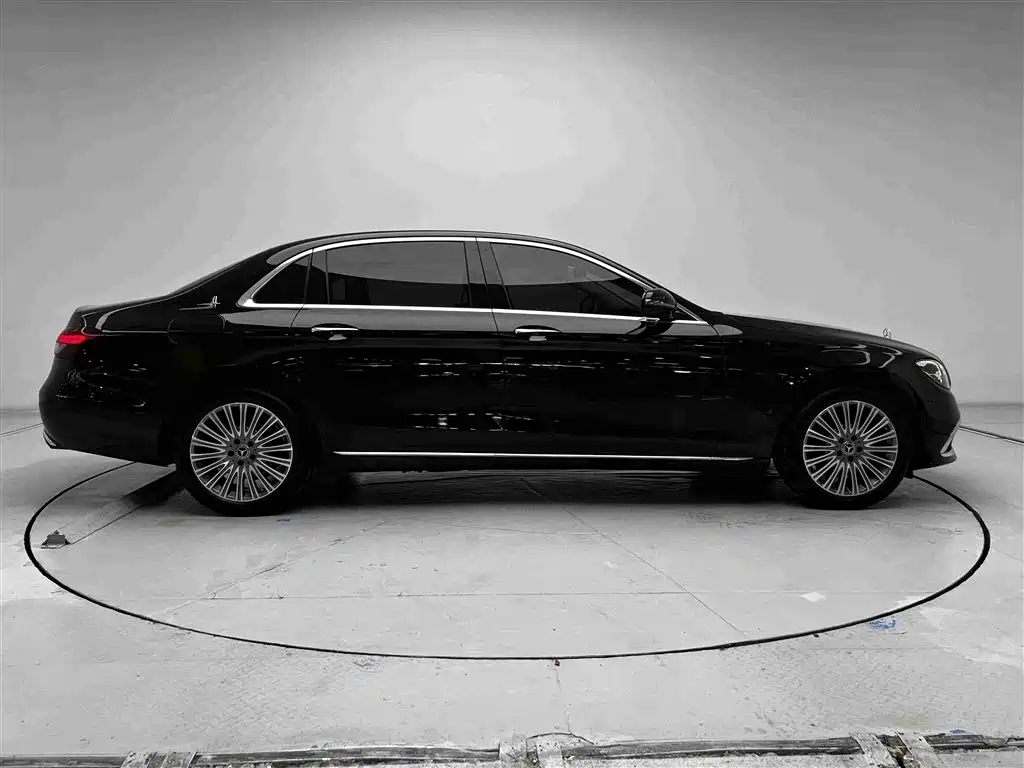 Mercedes-Benz E-Class — фото 9