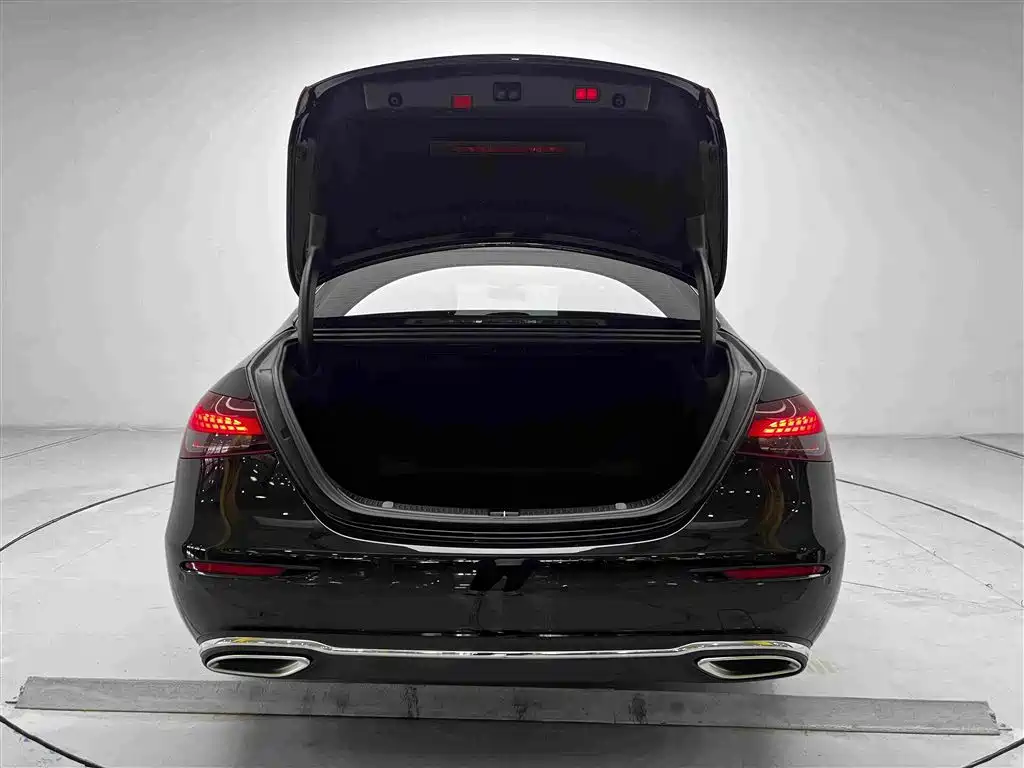 Mercedes-Benz E-Class — фото 10