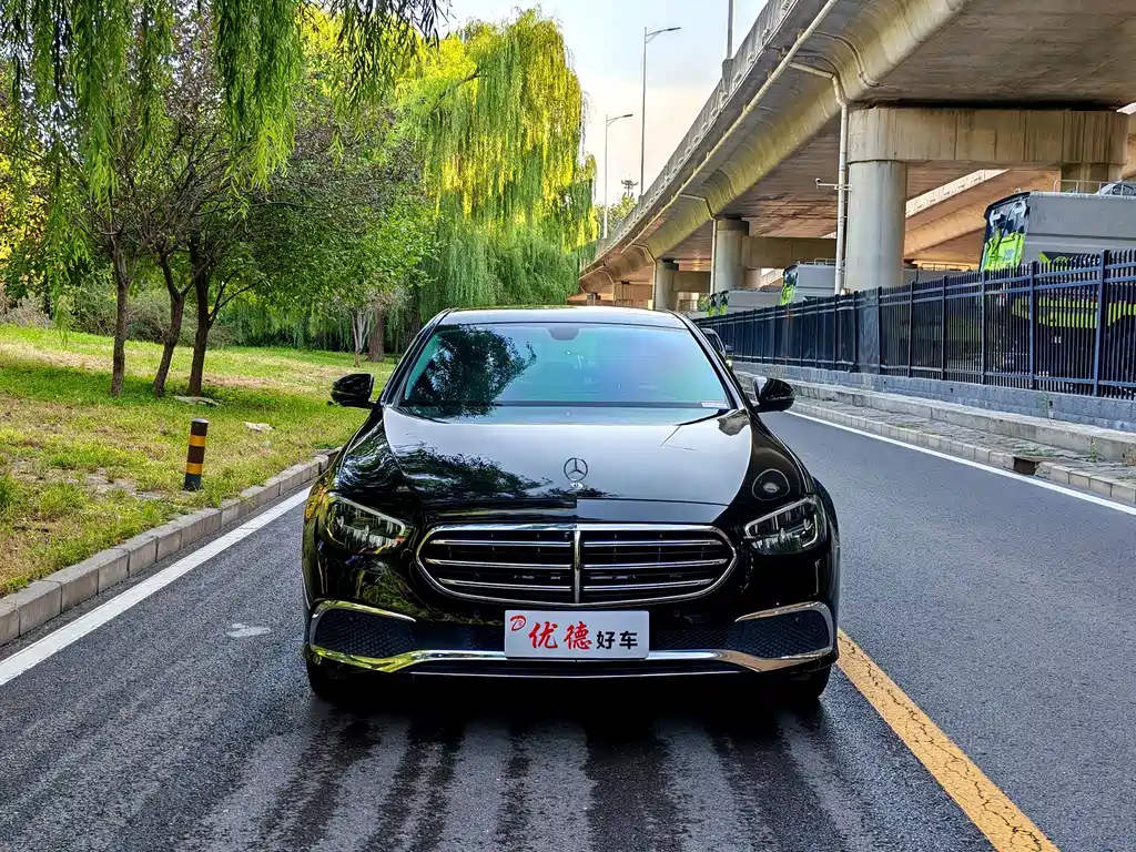 Mercedes-Benz E-Class — фото 2