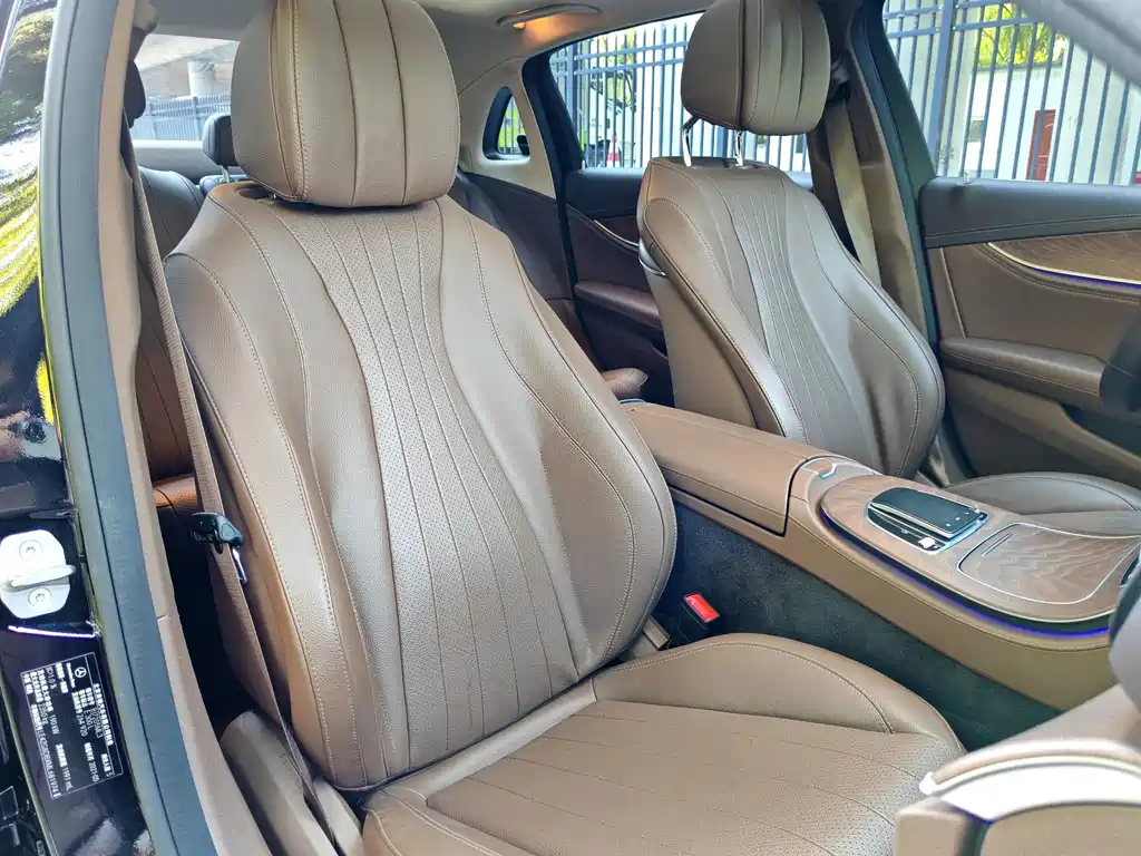 Mercedes-Benz E-Class — фото 7
