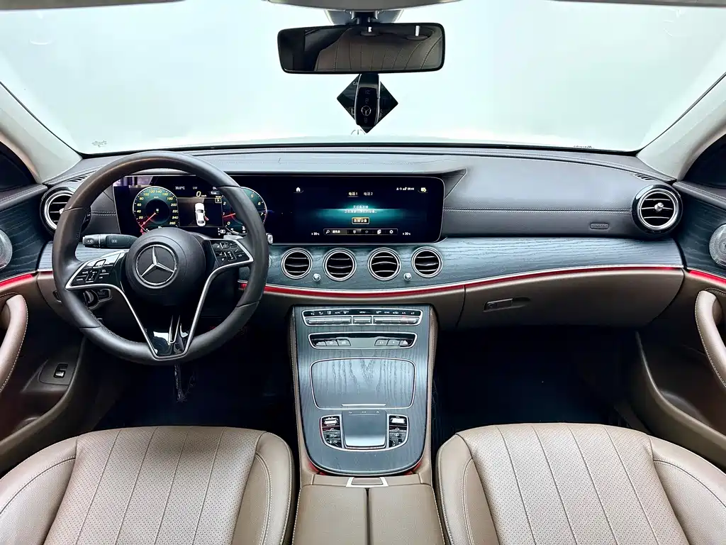 Mercedes-Benz E-Class — фото 9