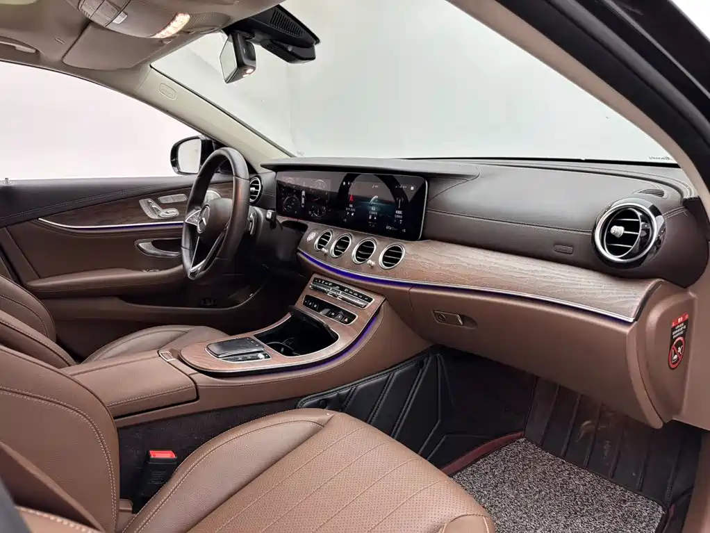 Mercedes-Benz E-Class — фото 11