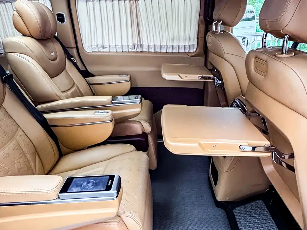 Mercedes-Benz V-Class — фото 13