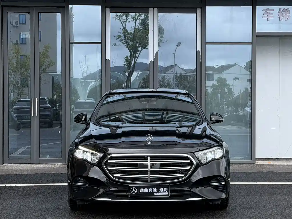 Mercedes-Benz E-Class — фото 2