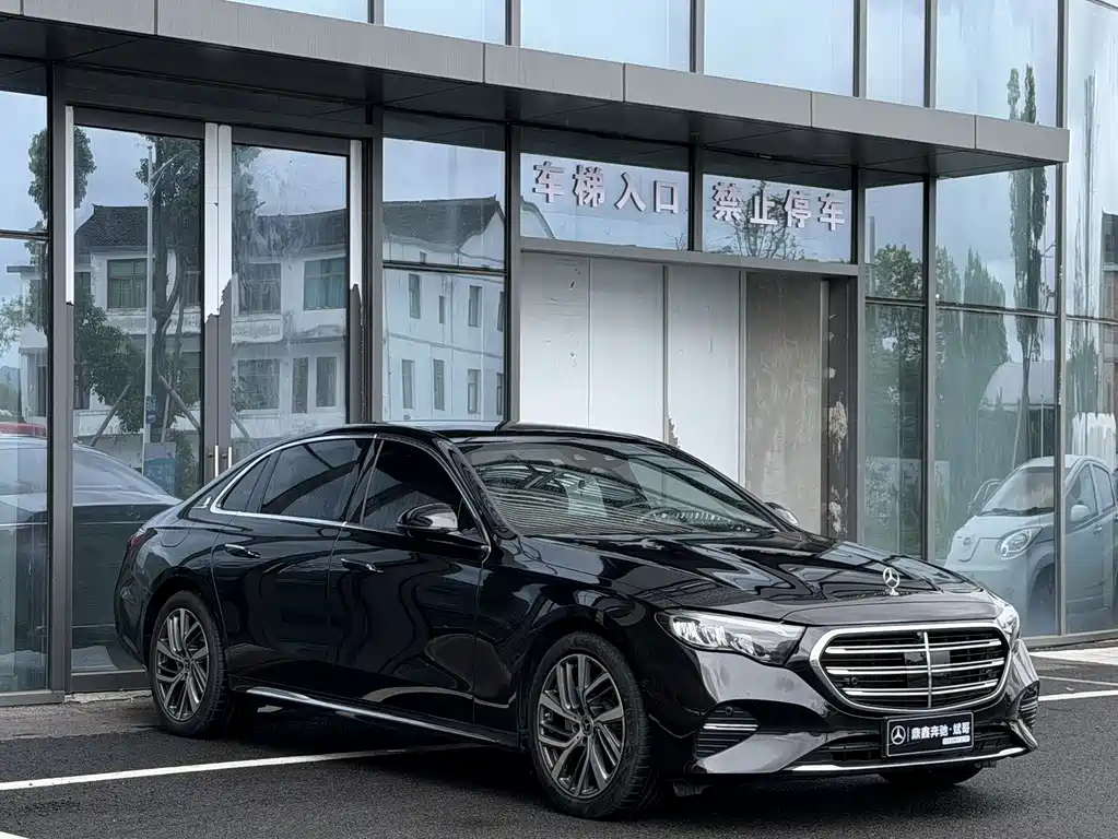 Mercedes-Benz E-Class — фото 3