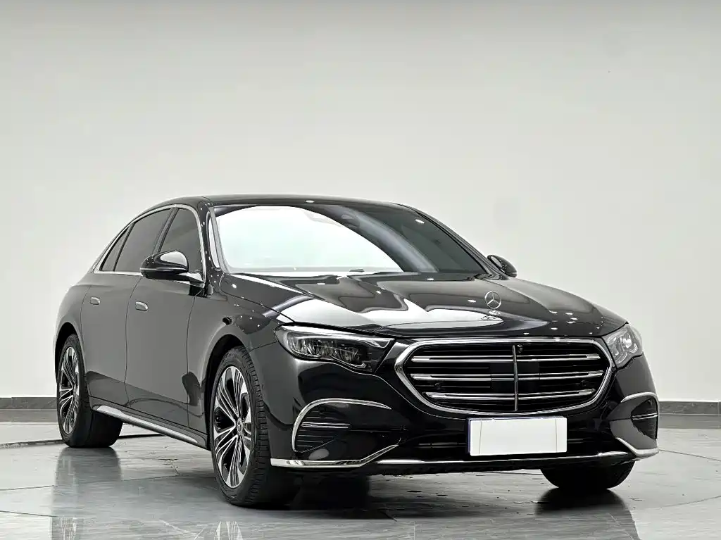 Mercedes-Benz E-Class — фото 4