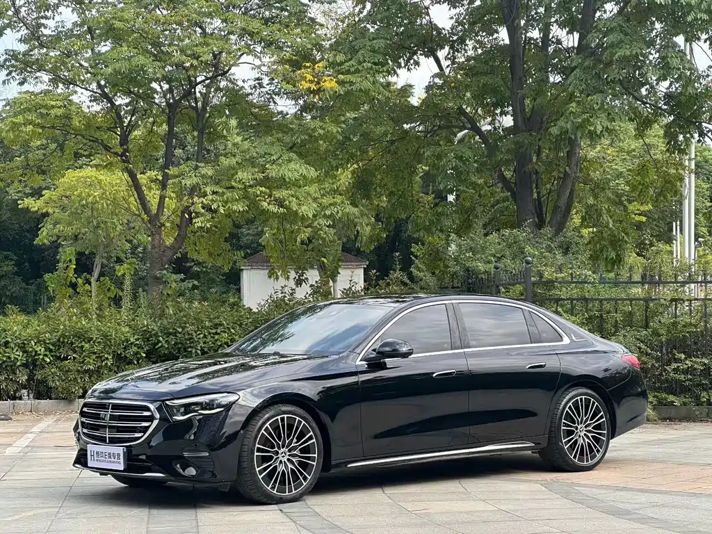 Mercedes-Benz E-Class — фото 2