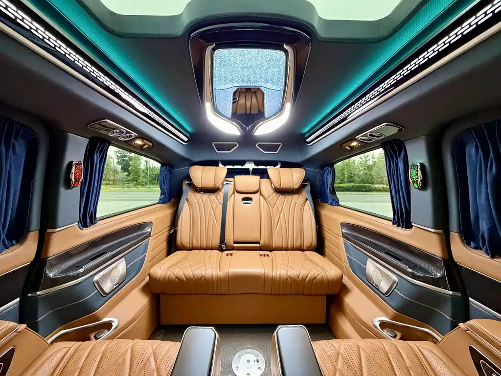 Mercedes-Benz V-Class — фото 14
