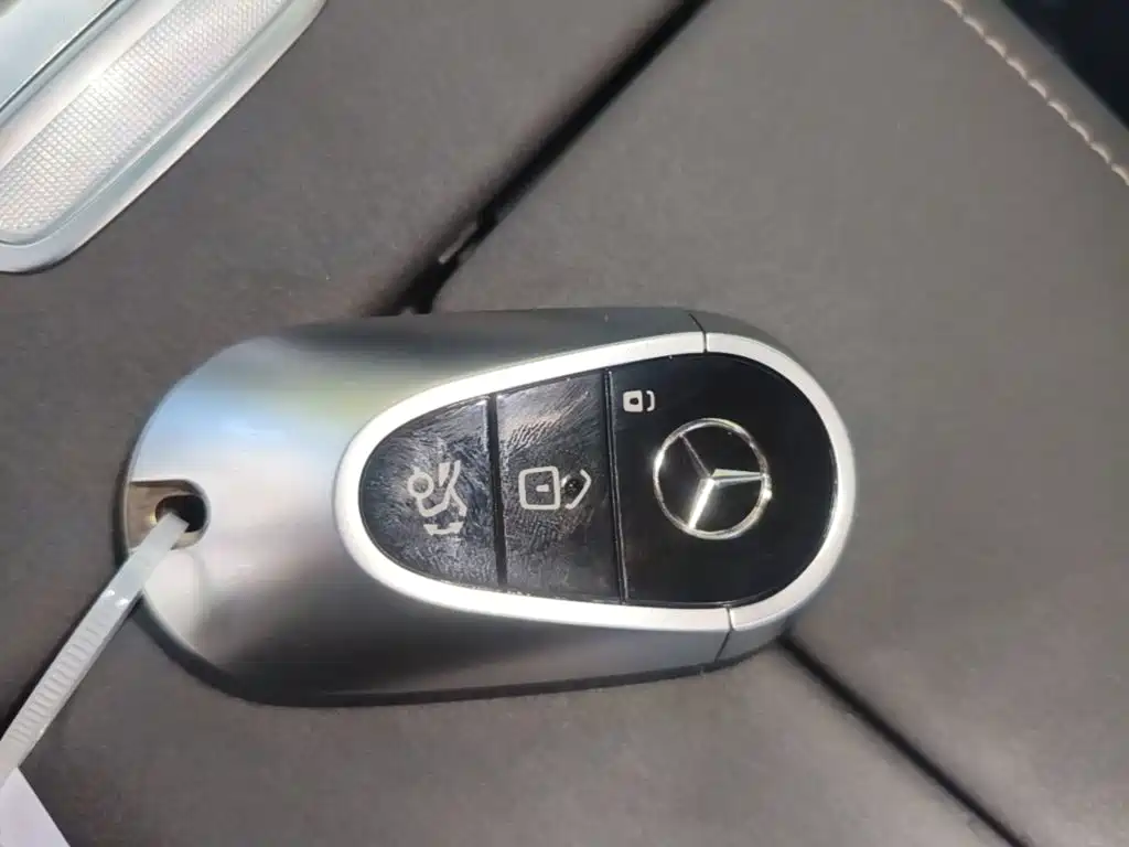 Mercedes-Benz EQS SUV — фото 9