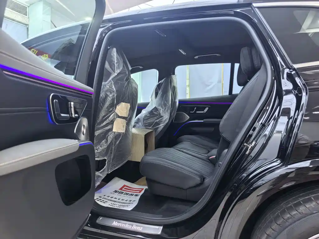 Mercedes-Benz EQS SUV — фото 11