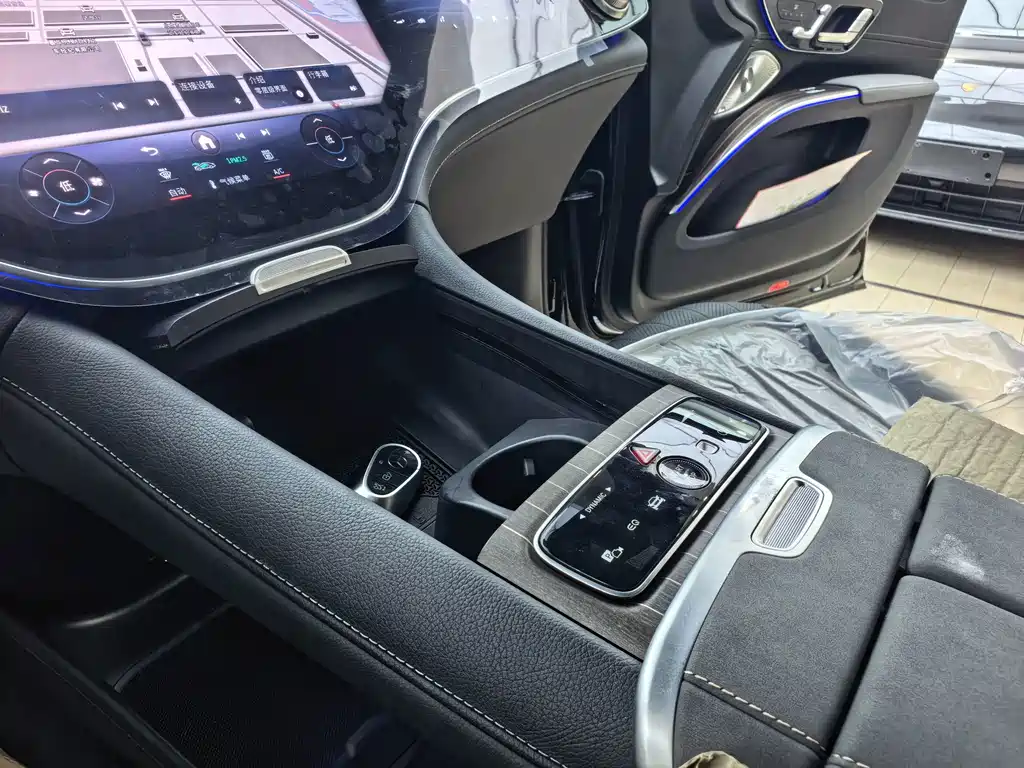 Mercedes-Benz EQS SUV — фото 8