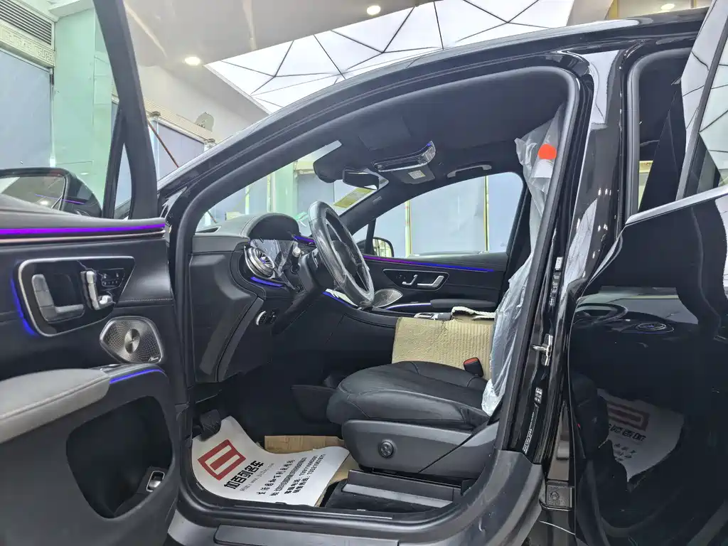 Mercedes-Benz EQS SUV — фото 10