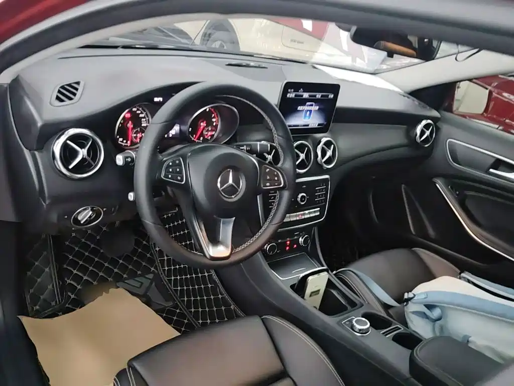 Mercedes-Benz GLA — фото 6