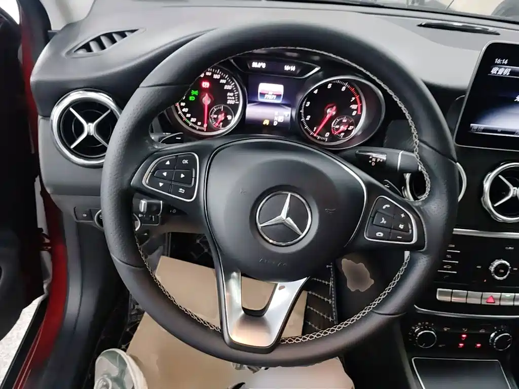 Mercedes-Benz GLA — фото 7