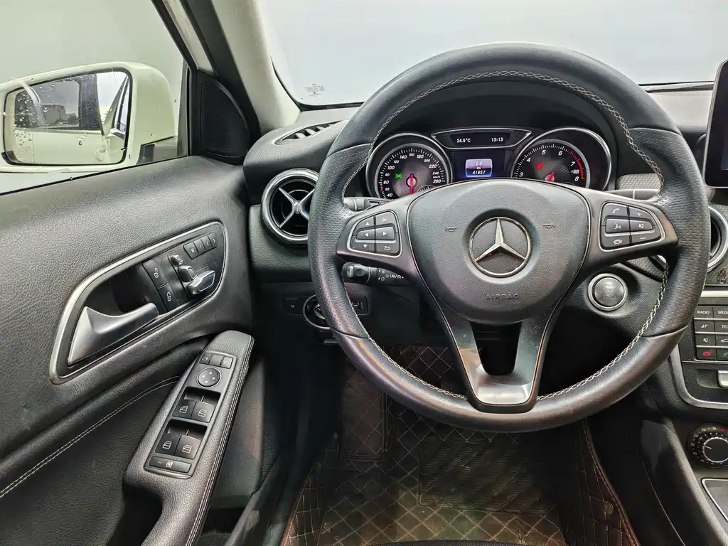 Mercedes-Benz GLA — фото 9