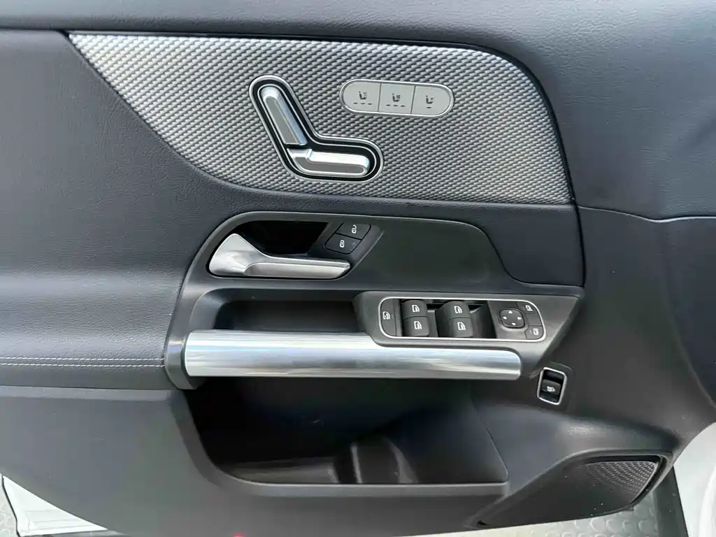Mercedes-Benz GLA — фото 11