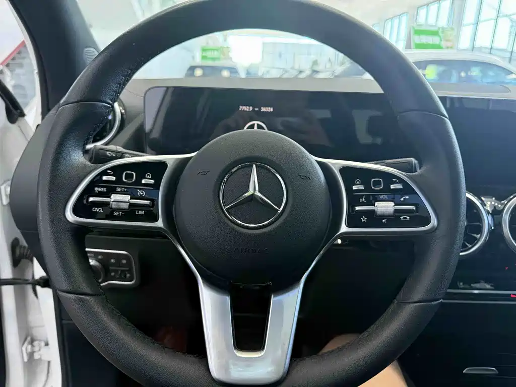 Mercedes-Benz GLA — фото 15