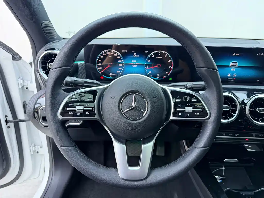 Mercedes-Benz A-Class — фото 11