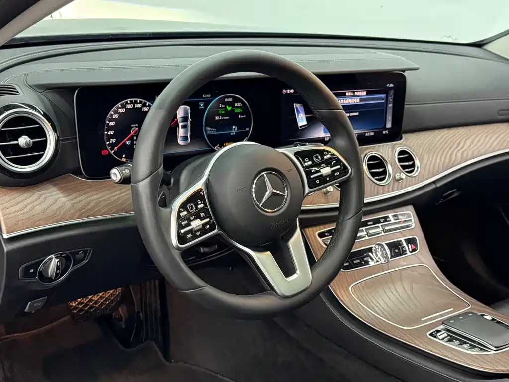 Mercedes-Benz E-Class — фото 6