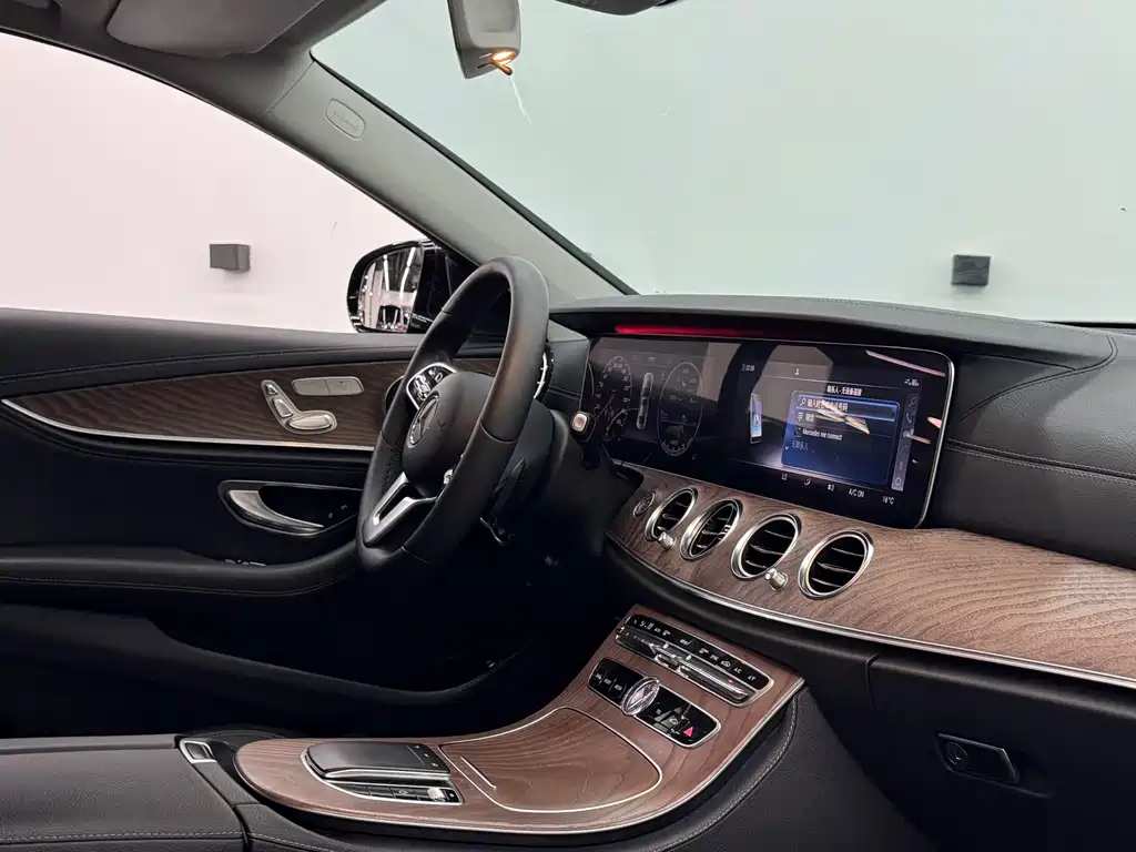 Mercedes-Benz E-Class — фото 10