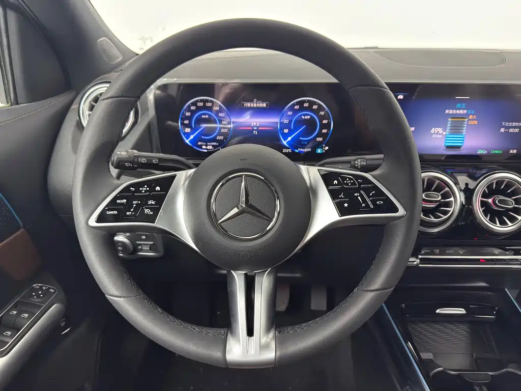Mercedes-Benz EQA — фото 9
