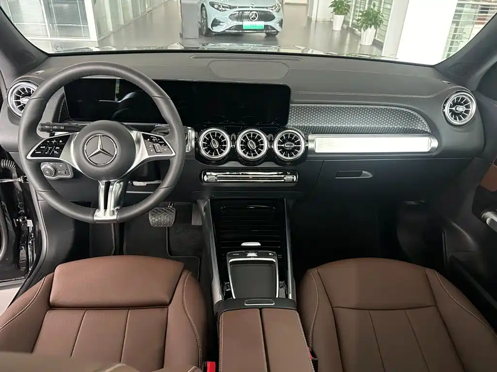 Mercedes-Benz GLB — фото 14