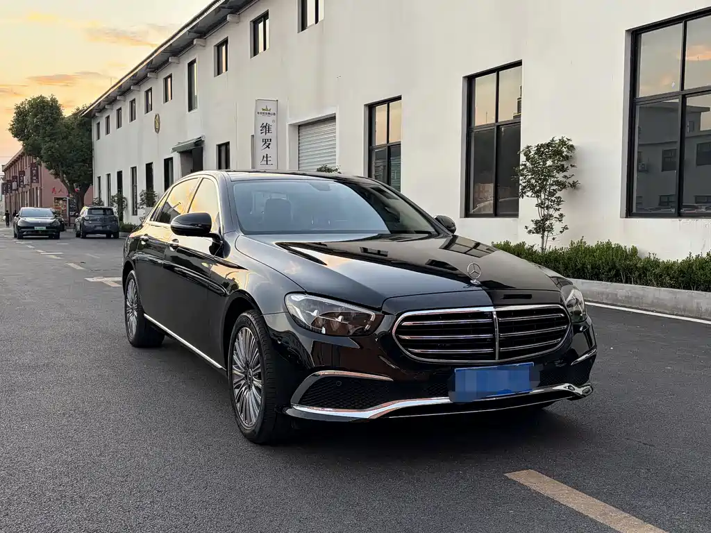 Mercedes-Benz E-Class — фото 3