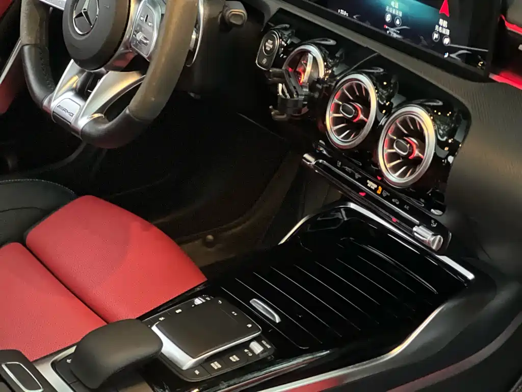Mercedes-Benz CLA AMG — фото 13