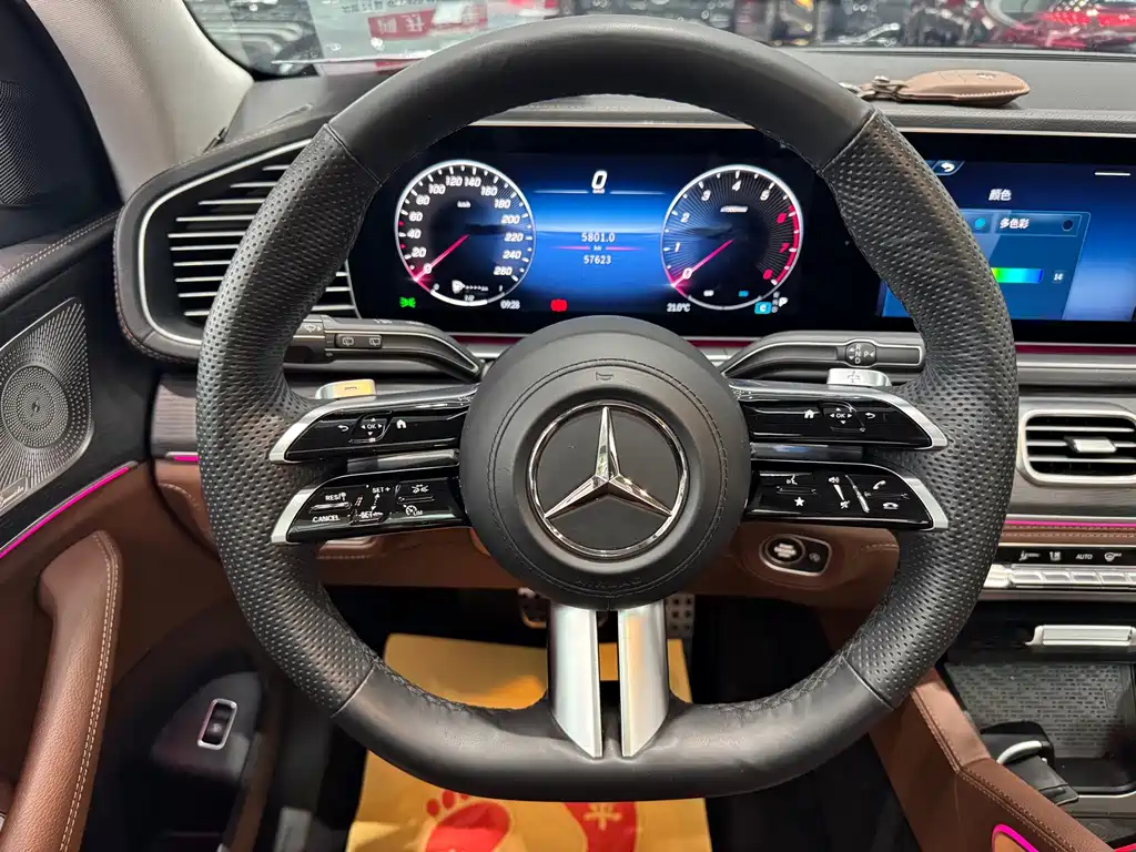Mercedes-Benz GLS — фото 10