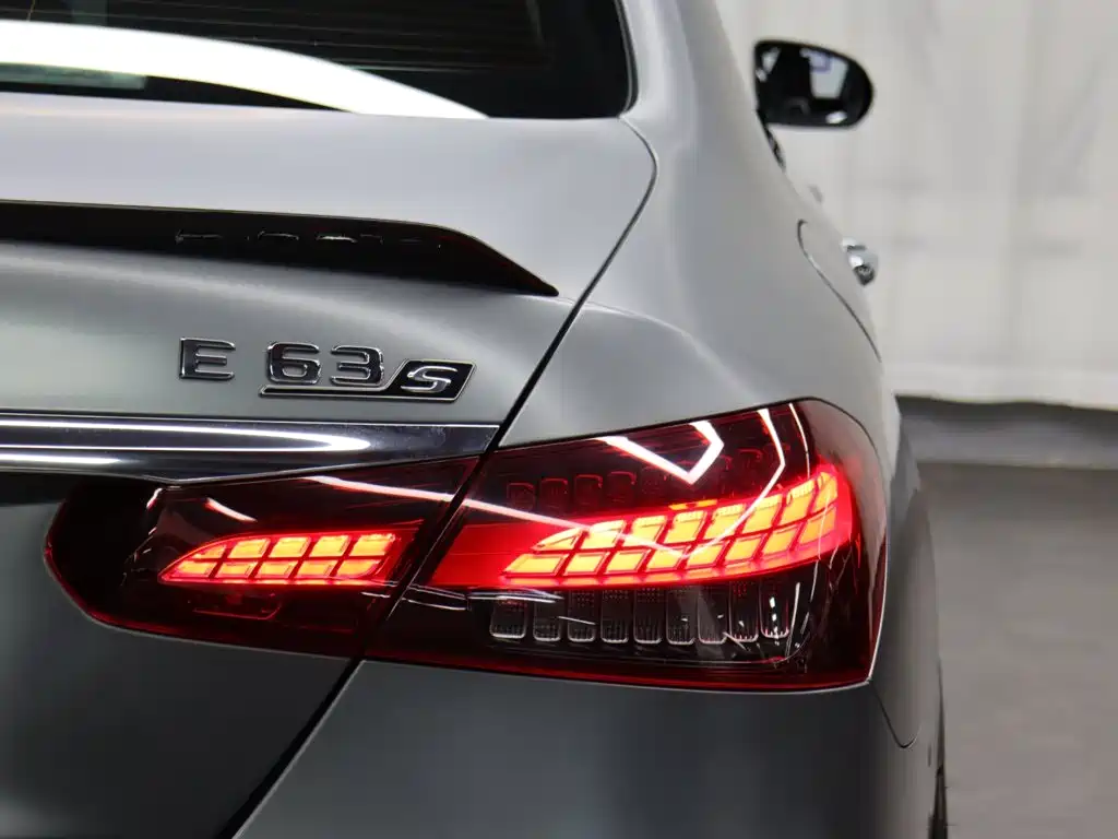 Mercedes-Benz E-Class AMG — фото 30