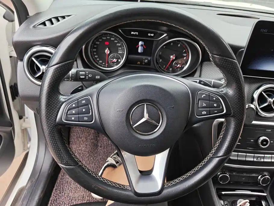 Mercedes-Benz GLA — фото 14
