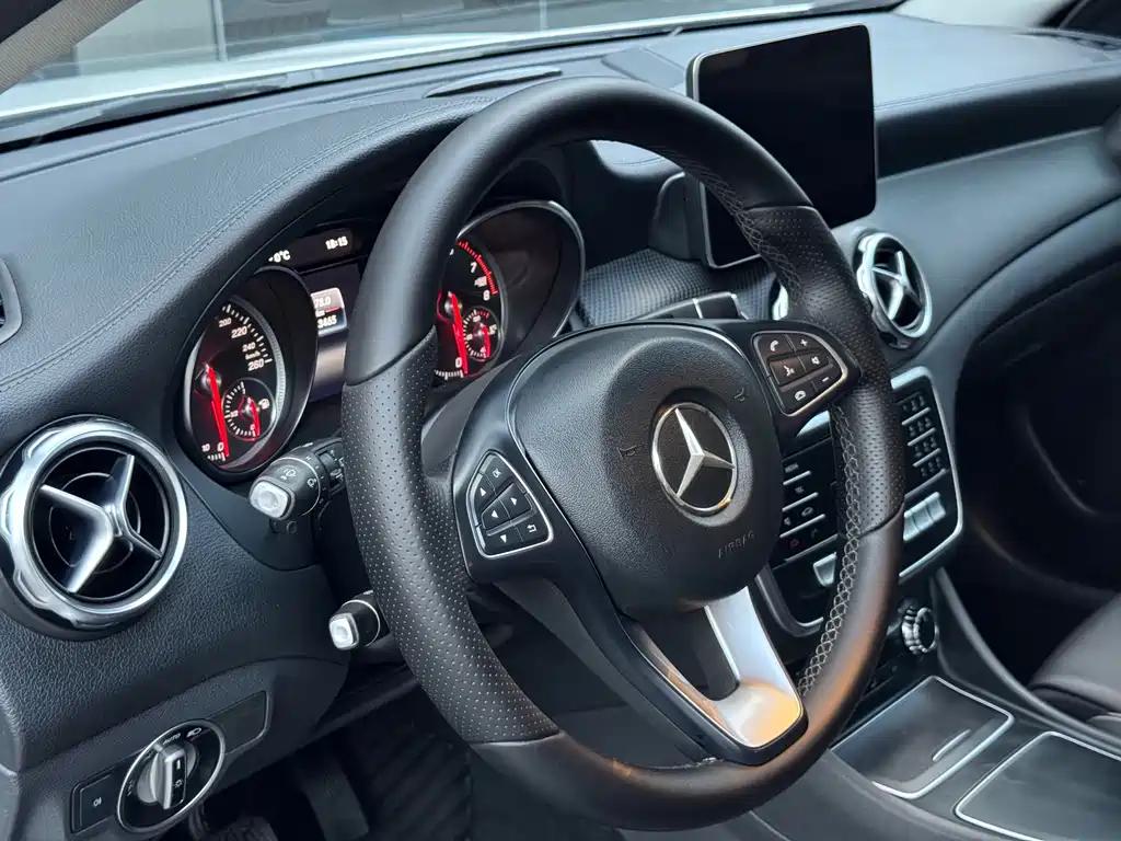 Mercedes-Benz GLA — фото 7