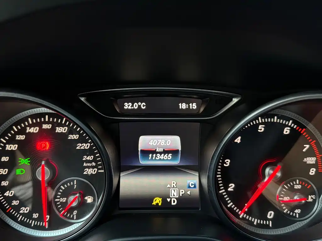 Mercedes-Benz GLA — фото 8