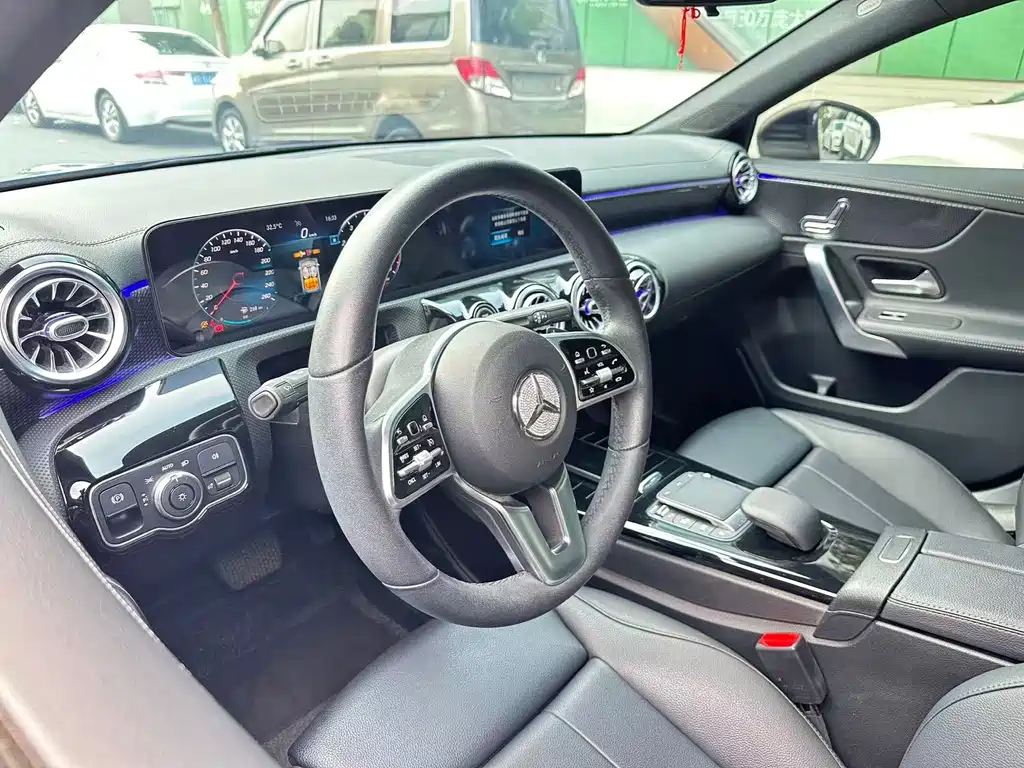 Mercedes-Benz A-Class — фото 10