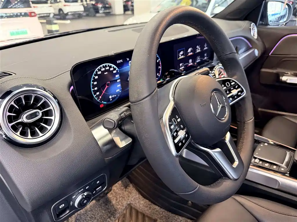 Mercedes-Benz GLB — фото 13