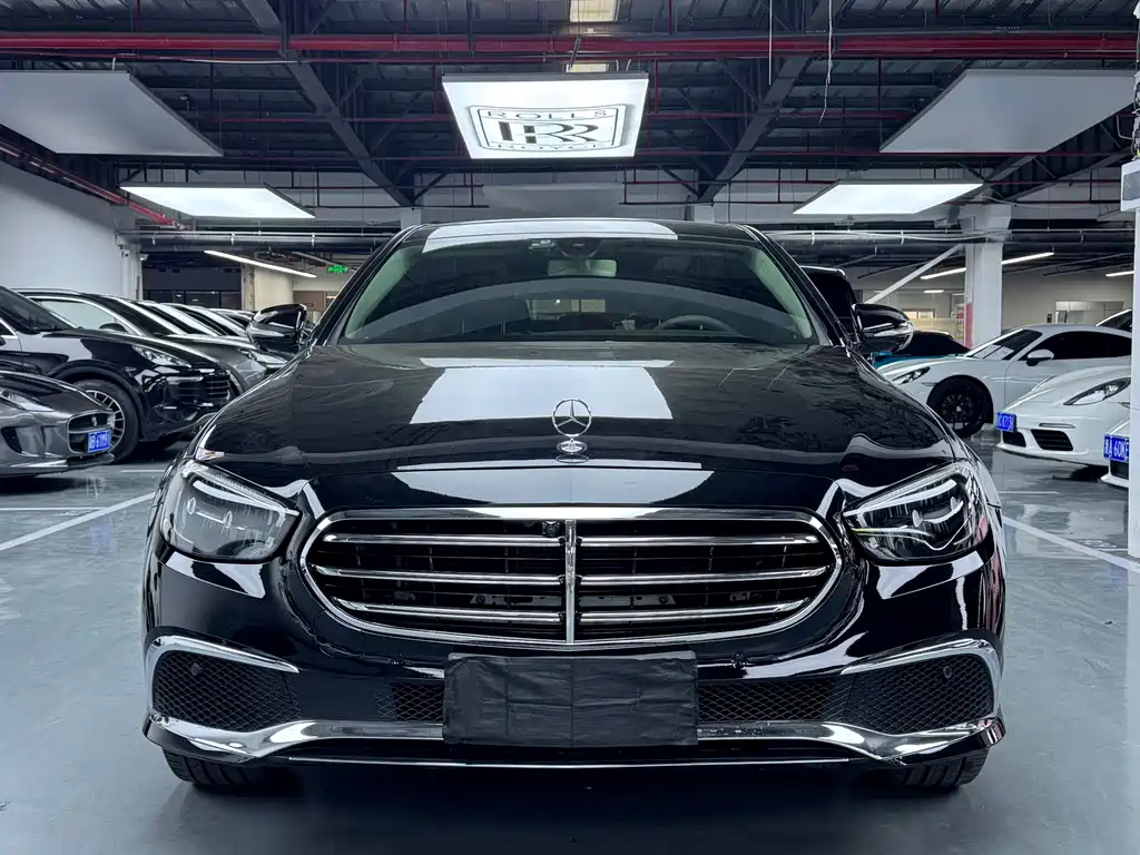 Mercedes-Benz E-Class — фото 2