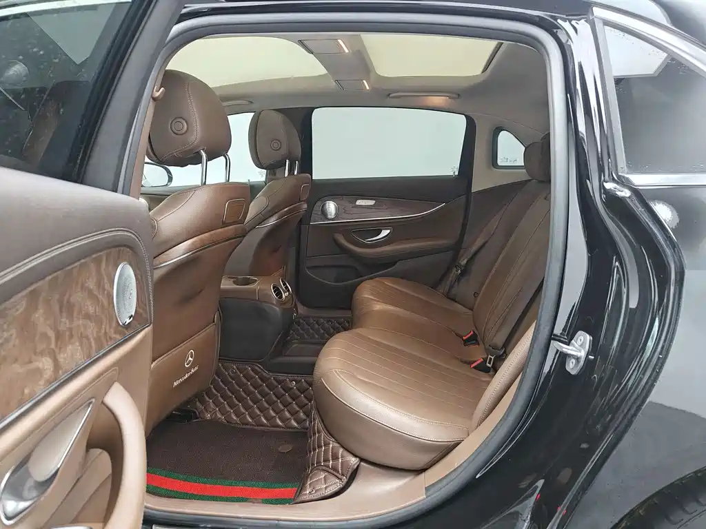 Mercedes-Benz E-Class — фото 11