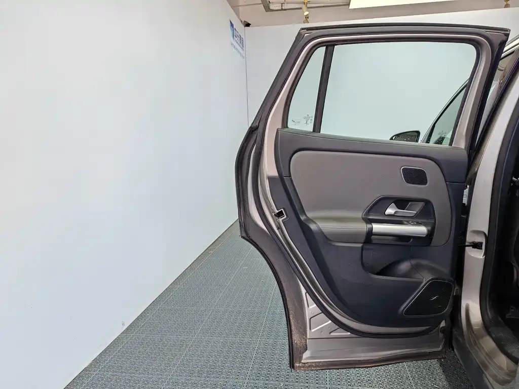 Mercedes-Benz EQA — фото 14