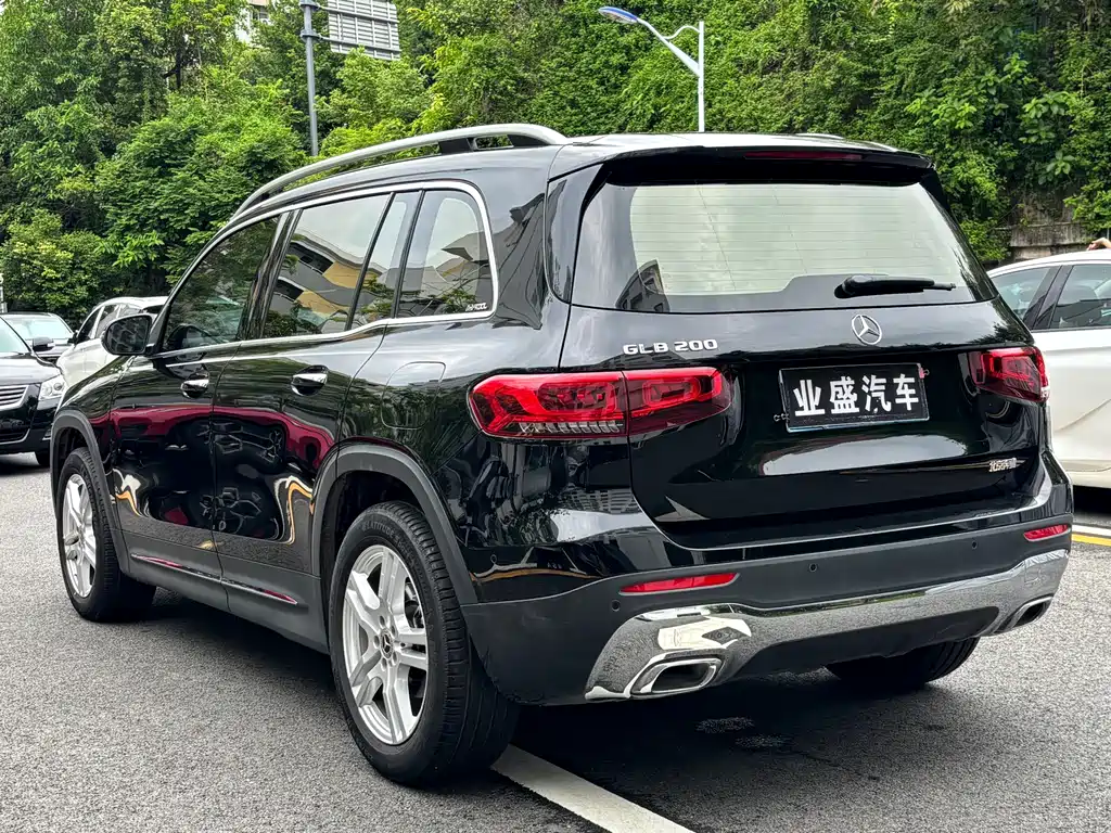 Mercedes-Benz GLB — фото 8
