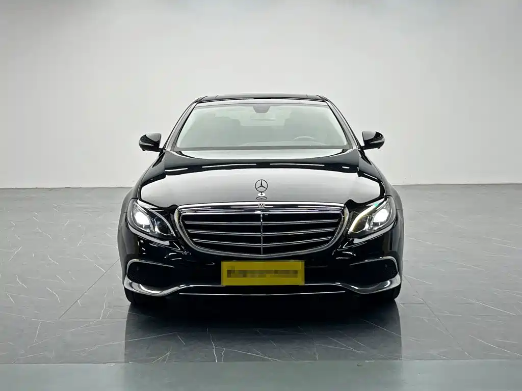 Mercedes-Benz E-Class — фото 2
