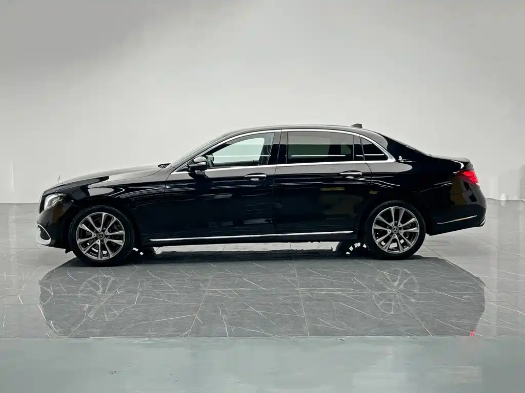 Mercedes-Benz E-Class — фото 3
