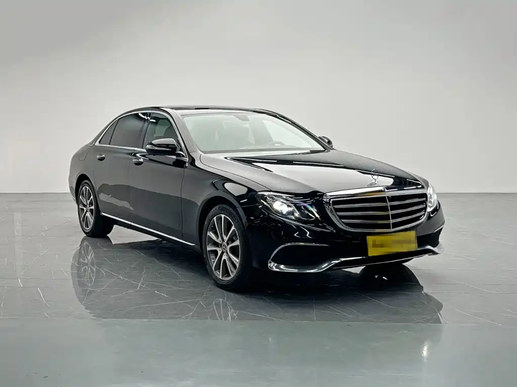 Mercedes-Benz E-Class — фото 8