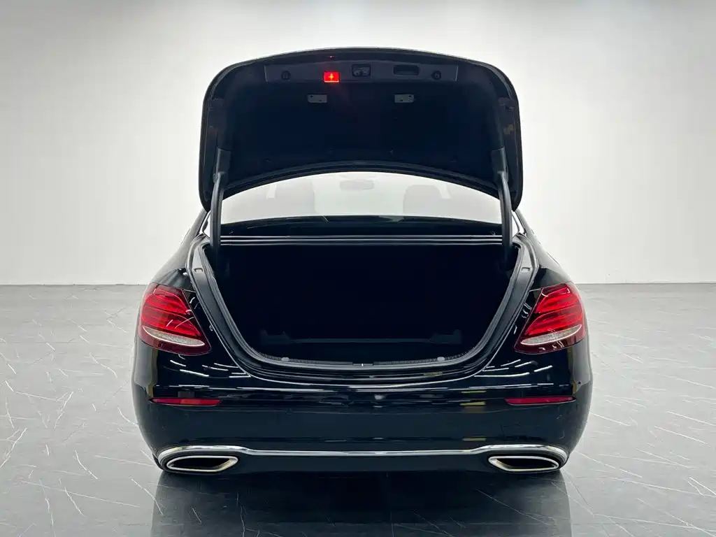 Mercedes-Benz E-Class — фото 10