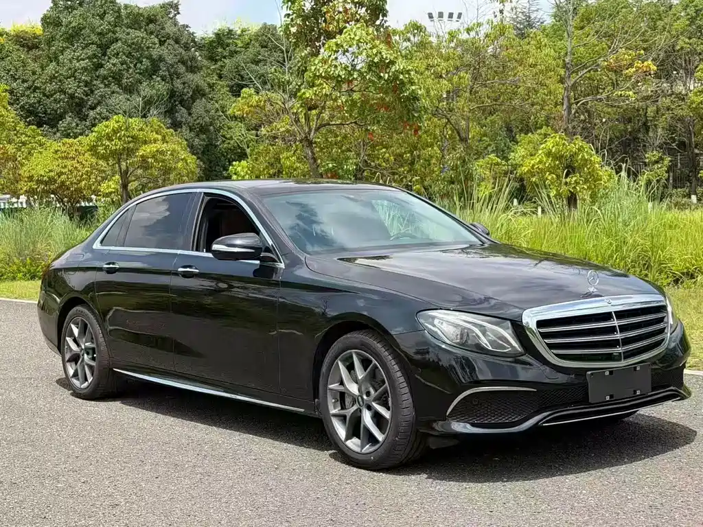 Mercedes-Benz E-Class — фото 3
