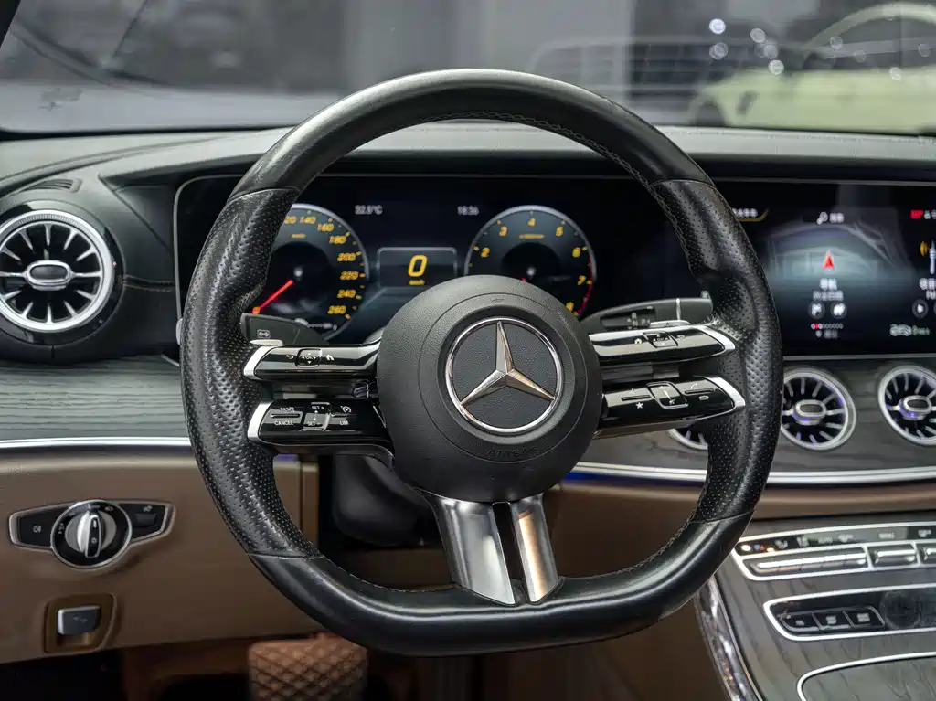 Mercedes-Benz E-Class — фото 10