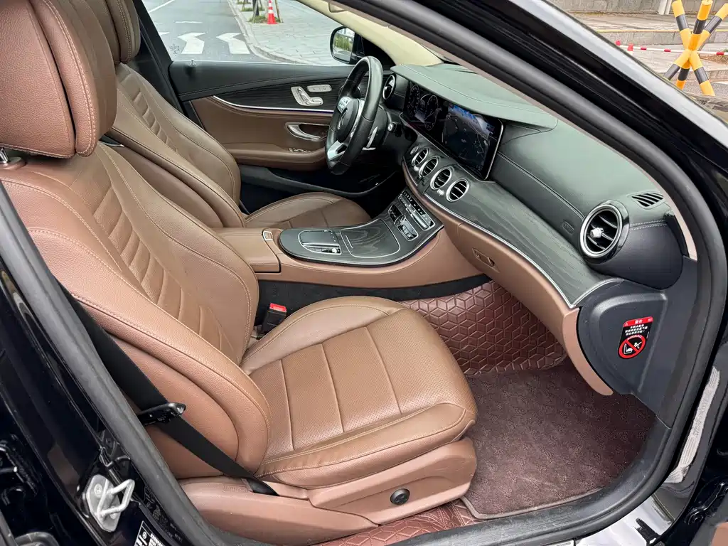 Mercedes-Benz E-Class — фото 13