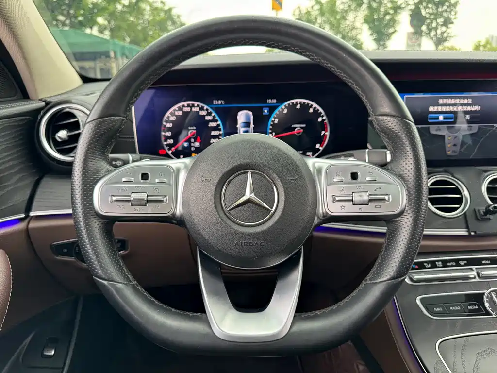 Mercedes-Benz E-Class — фото 17