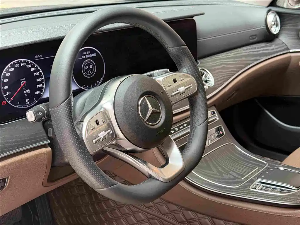 Mercedes-Benz E-Class — фото 10